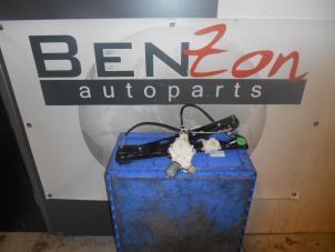 Używane Mechanizm szyby lewej przedniej wersja 4-drzwiowa BMW 1-Serie Cena na żądanie oferowane przez Benzon Autodemontage