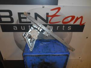 Used Window mechanism 4-door, front right Mercedes Sprinter Price on request offered by Benzon Autodemontage