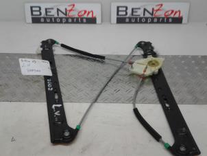 Używane Mechanizm szyby lewej przedniej wersja 4-drzwiowa BMW X3 Cena na żądanie oferowane przez Benzon Autodemontage