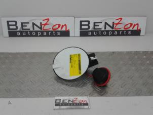 Used Tank cap cover Opel Zafira Price on request offered by Benzon Autodemontage