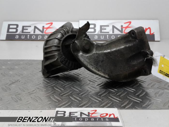 Used Engine mount Mercedes C-Klasse Price on request offered by Benzon Autodemontage