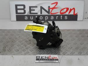 Used Mechanical fuel pump Mercedes E-Klasse Price on request offered by Benzon Autodemontage