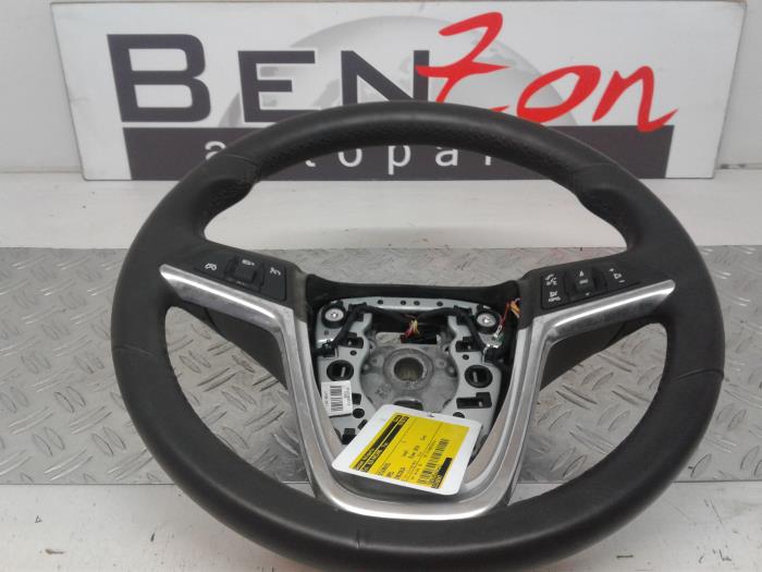 Steering wheel from a Opel Insignia 2010