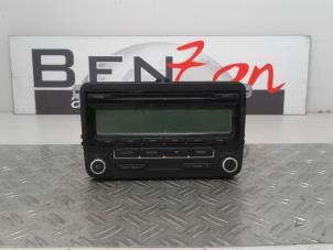 Used Radio CD player Volkswagen Passat Price on request offered by Benzon Autodemontage