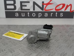 Used Steering box lock Mercedes Vito Price on request offered by Benzon Autodemontage