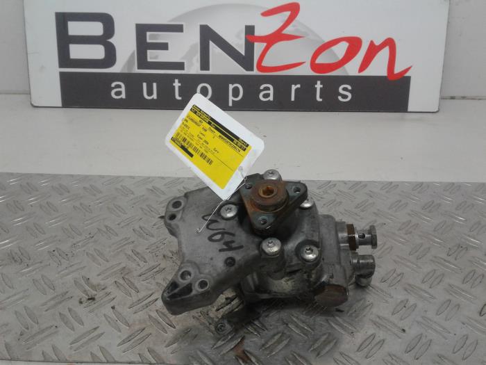 Power steering pump from a BMW 5-Serie 2008