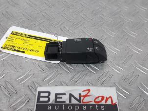 Used Radio remote control Renault Captur Price on request offered by Benzon Autodemontage
