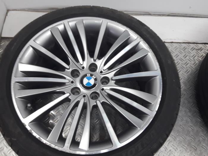 Juego de llantas y neumáticos de un BMW 6-Serie 2013