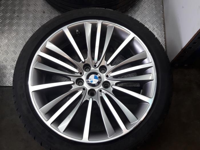 Juego de llantas y neumáticos de un BMW 6-Serie 2013