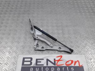 Used Tailgate hinge BMW 3-Serie Price on request offered by Benzon Autodemontage