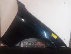 Used Front wing, right BMW 2-Serie Price on request offered by Benzon Autodemontage