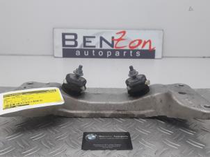 Używane Wspornik skrzyni biegów BMW 4-Serie Cena na żądanie oferowane przez Benzon Autodemontage