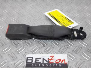Used Rear seatbelt tensioner, centre Mitsubishi L200 Price on request offered by Benzon Autodemontage