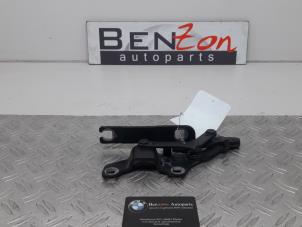 Used Bonnet Hinge BMW 3-Serie Price on request offered by Benzon Autodemontage