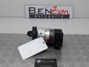 Used Booster pump BMW 750 Price on request offered by Benzon Autodemontage