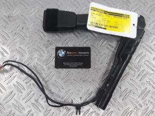 Used Seatbelt tensioner, right BMW 3-Serie Price on request offered by Benzon Autodemontage