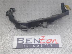 Used Headlight frame, right BMW 3-Serie Price on request offered by Benzon Autodemontage