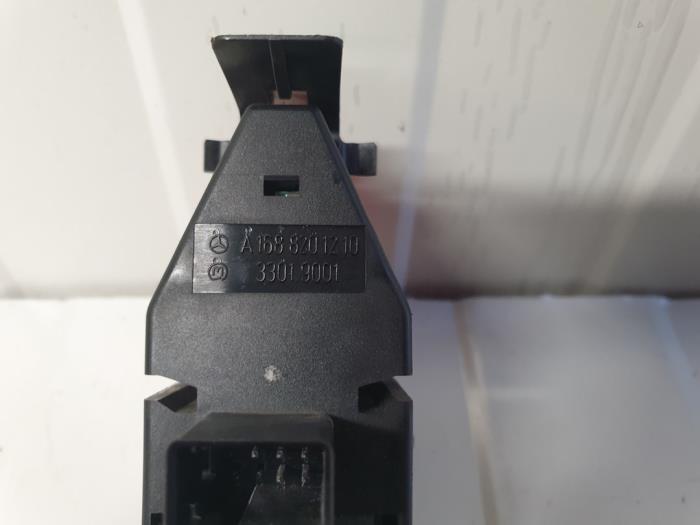Interruptor de luz de pánico de un Mercedes-Benz A (W168) 1.4 A-140 2000