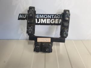Usados Interruptor de ventanilla eléctrica Mercedes E (W210) 2.0 E-200 16V Precio de solicitud ofrecido por Autodemontage Nijmegen