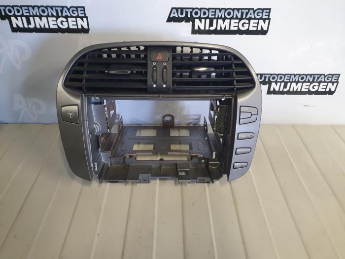 Grille D’aération Pour Tableau De Bord Fiat Fiorino 3 (2007-2023) - Console Centrale Avant - Remplacement Direct 735460869 / 8265.JJ
