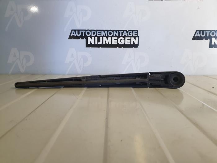 Rear wiper arm from a Opel Karl 1.0 ecoFLEX 12V 2018
