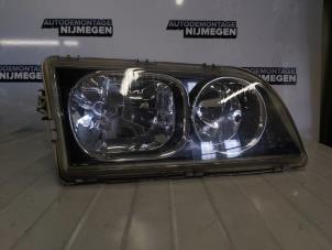 Używane Reflektor prawy Volvo V40 (VW) 1.6 16V Cena na żądanie oferowane przez Autodemontage Nijmegen