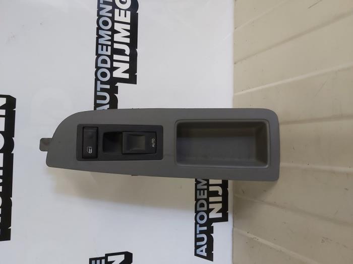 Usados Interruptor combinado de ventanillas Chrysler 300 C 2.7 V6 24V Precio de solicitud ofrecido por Autodemontage Nijmegen