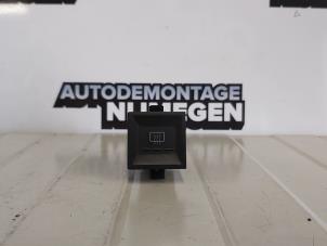 Usados Interruptor (varios) Volkswagen Transporter T5 1.9 TDi Precio de solicitud ofrecido por Autodemontage Nijmegen