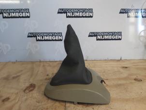 Used Gear stick cover Renault Twingo II (CN) 1.5 dCi 90 FAP Price on request offered by Autodemontage Nijmegen