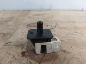 Used Door contact switch Mercedes E (W211) 2.2 E-200 CDI 16V Price on request offered by Autodemontage Nijmegen