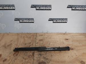 Gebrauchte Set Gasdämpfer Heckklappe Renault Twingo II (CN) 1.5 dCi 90 FAP Preis auf Anfrage angeboten von Autodemontage Nijmegen