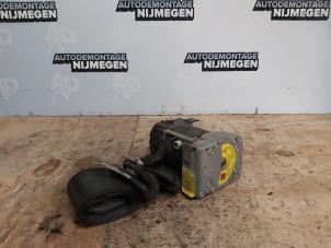 Used Front seatbelt, right Mercedes S (W220) 5.0 S-500 V8 24V Price on request offered by Autodemontage Nijmegen