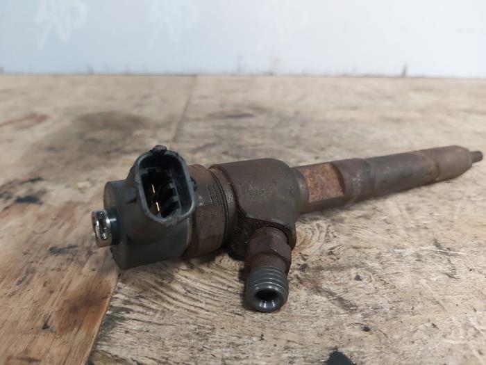 Injector (diesel) from a Vauxhall Combo Mk.III (D) 1.3 CDTI 16V 2018