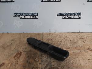 Używane Przelacznik elektrycznej szyby Peugeot 207 CC (WB) 1.6 16V Cena na żądanie oferowane przez Autodemontage Nijmegen