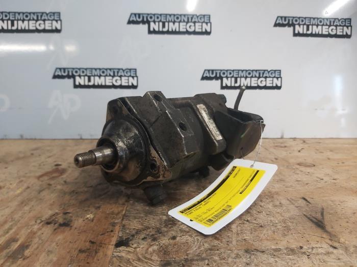 Mechanical fuel pump from a Ford Focus 1 Wagon 1.8 TDCi 100 2004