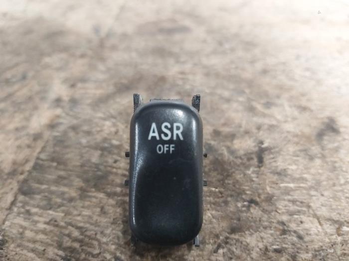 Interruptor ASR de un Mercedes-Benz CLK (W208) 2.0 200 16V 2001