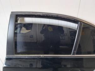 Używane Szyba drzwi lewych tylnych wersja 4-drzwiowa BMW 5 serie (E60) 520i 24V Cena na żądanie oferowane przez Autodemontage Nijmegen