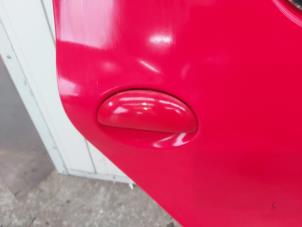 Używane Uchwyt drzwi prawych tylnych wersja 4-drzwiowa Toyota Aygo (B10) 1.0 12V VVT-i Cena na żądanie oferowane przez Autodemontage Nijmegen