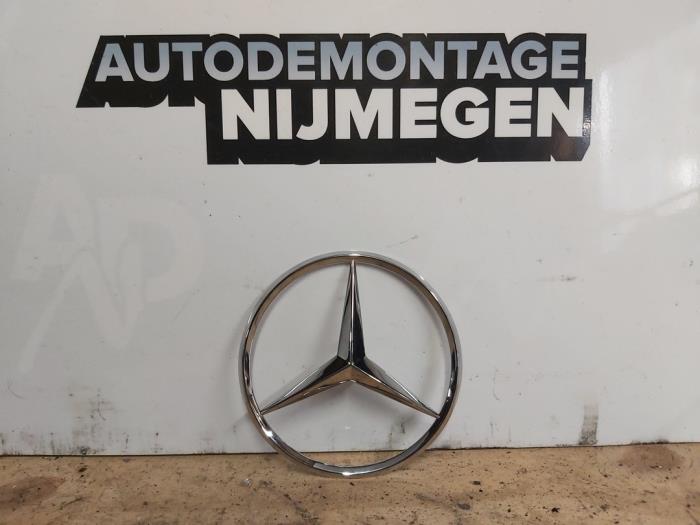 Używane Emblemat Mercedes Vito (639.7) 2.2 109 CDI 16V Cena na żądanie oferowane przez Autodemontage Nijmegen