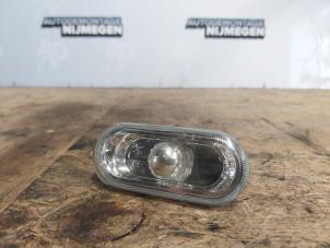 Used Indicator lens, front left Volkswagen Caddy III (2KA,2KH,2CA,2CH) 1.6 Price on request offered by Autodemontage Nijmegen