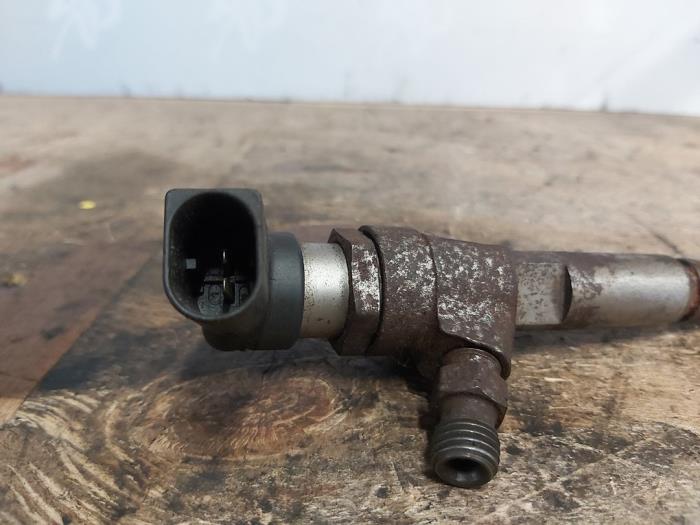 Injector (diesel) from a Ford Transit Connect 1.8 TDCi 110 2013