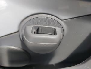 Usados Interruptor de ventanilla eléctrica Toyota Aygo (B10) 1.0 12V VVT-i Precio de solicitud ofrecido por Autodemontage Nijmegen