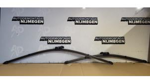 New Set of wiper blades BMW X5 (G05) M 4.4i V8 32V Price on request offered by Autodemontage Nijmegen