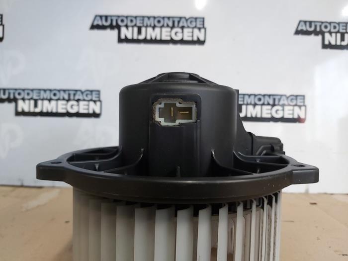 Heating and ventilation fan motor from a Hyundai i10 (F5) 1.2i 16V 2009