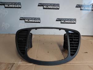 Used Dashboard vent Hyundai i10 (F5) 1.2i 16V Price on request offered by Autodemontage Nijmegen