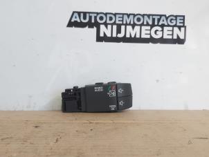 Used Steering wheel mounted radio control Nissan Primastar 1.9 dCi 100 Price on request offered by Autodemontage Nijmegen