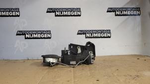 Usagé Mécanique de verrouillage portière arrière camionnette Renault Trafic New (FL) 1.9 dCi 100 16V Prix sur demande proposé par Autodemontage Nijmegen
