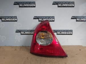 Gebrauchte Rücklicht links Renault Clio II (BB/CB) 1.6 16V Preis auf Anfrage angeboten von Autodemontage Nijmegen