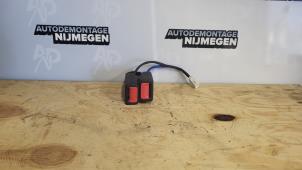 Usagé Insertion ceinture de sécurité arrière centre Hyundai i20 1.2i 16V Prix sur demande proposé par Autodemontage Nijmegen