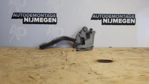 Used Bonnet Hinge Hyundai i20 1.2i 16V Price on request offered by Autodemontage Nijmegen